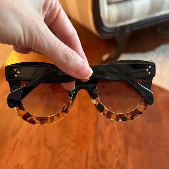 Stylish Black and Tortoise Sunglasses - Picture 4 of 5